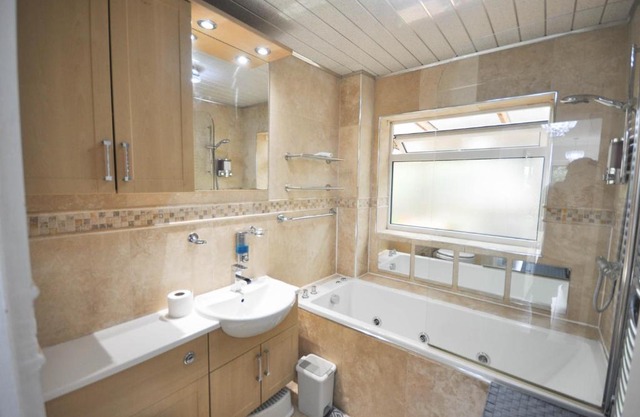 Modern 2 Bed Apartment