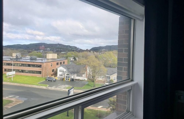 Modern 2 Bedroom Condo in ideal location