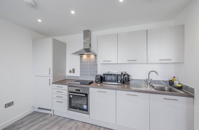 Modern 2 bedroom flat with parking in Yardley