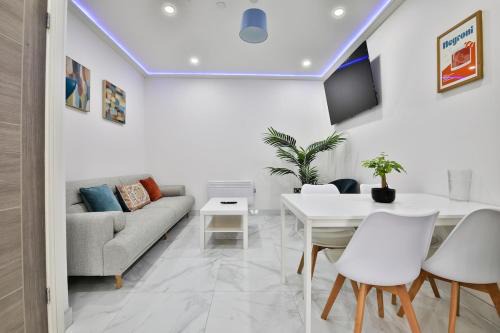 Modern 2 Bedroom House in Central Cardiff
