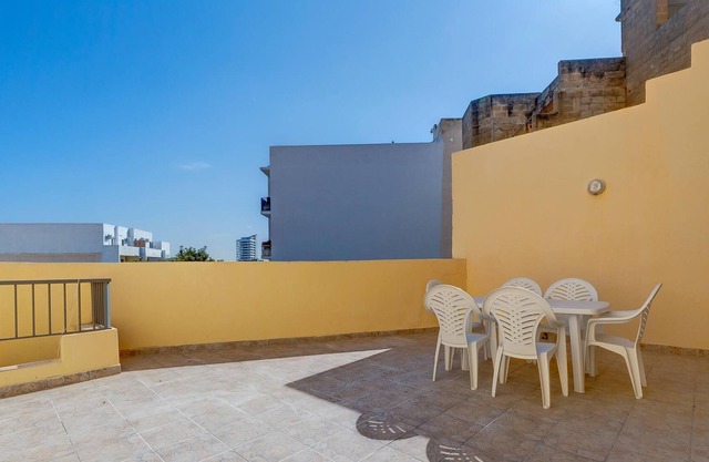 Modern 2 Bedroom Maisonette in Central Sliema