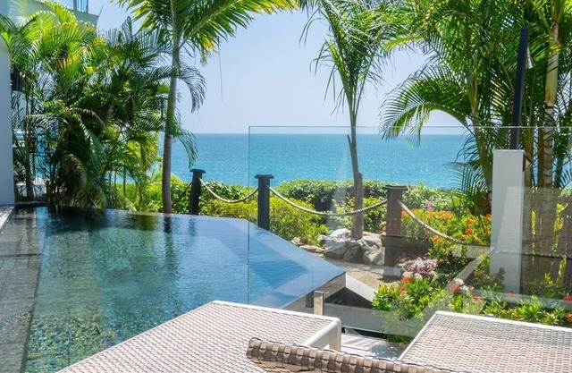 Modern 2 Bedroom Villa w/ Kitchen Perfect for Unwinding & Stunning Sunset Gazing