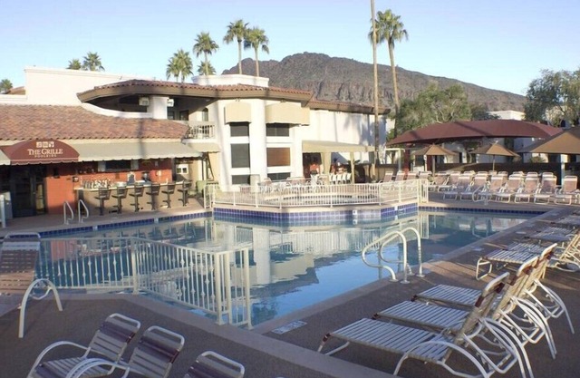 Modern 2BR Condo with Hot Tub in Scottsdale