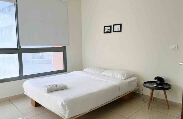 Modern 3BR Apt next to Hotel Dieu 24/7 Power