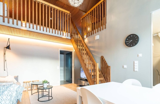 Modern 8 People Apartment in Central but Quiet Location, Free Wifi