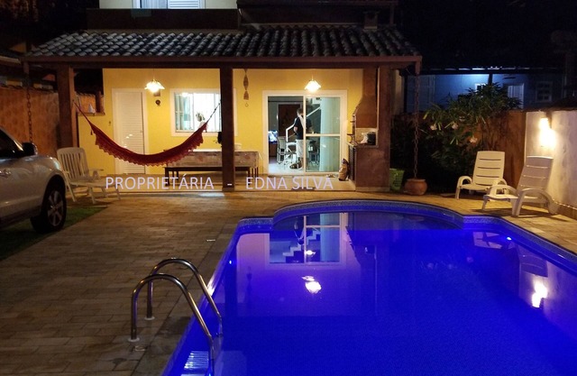 Casa moderna con piscina y cómodo a 1 km de Praia do Curral
