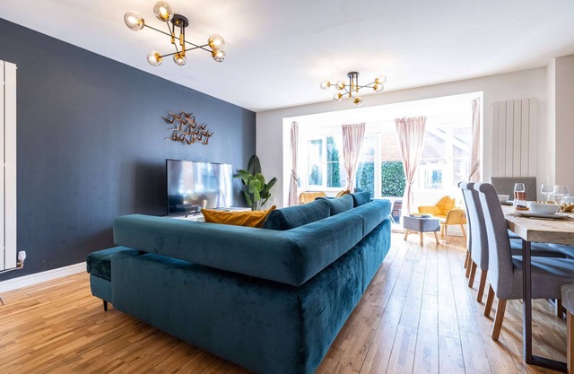 Moderna y espaciosa casa lejos de casa con 9 camas.