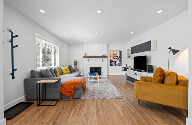 Modern and Updated Home - Grill / Patio / Firepit