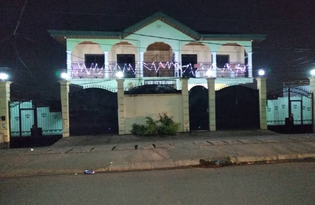 Modern apartment Maetur Nkomo Yaoundé, surveillance camera, chic neighborhood
