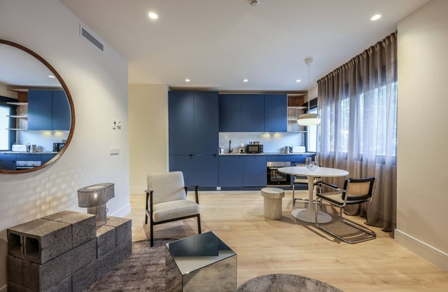 Moderno apartamento cerca del Palacio Real 05