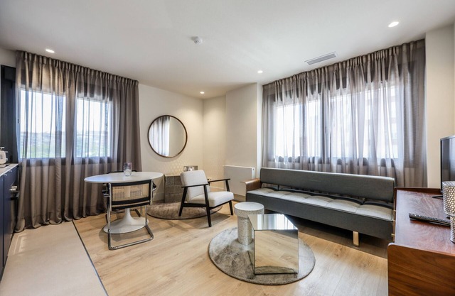 Moderno apartamento cerca del Palacio Real 08