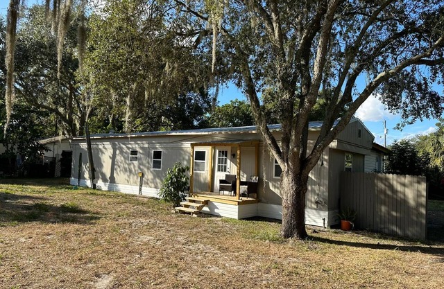 Modern Apt! Close to Tavares! Cozy w/ Private entrance!!