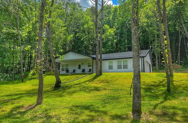 The Magnolia/ Modern Barndo with hot tub and game room