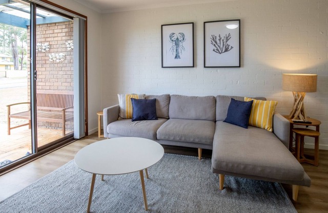Modern Beachside Comfort 3 Minutes to the Beach