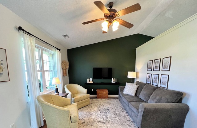 Modern Carolina Home near Coast & Camp Lejeune!