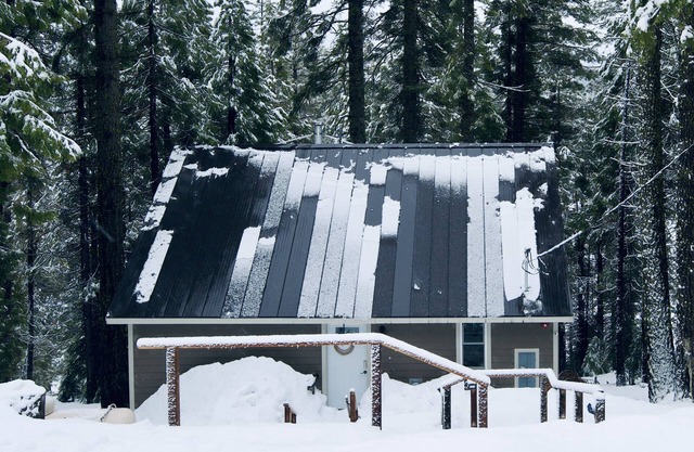 Modern-Chic Cabin Experience! 11mi to Lassen, EV.