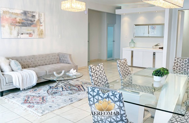 Modern Chic home close to airport and beach