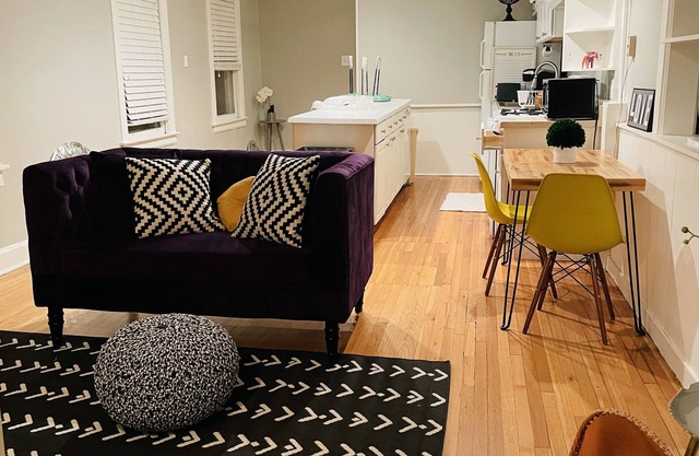 Modern Coach House 2BR/1BA/Den in Hyde Park/ Kenwood, walk to U of C & Lakefront