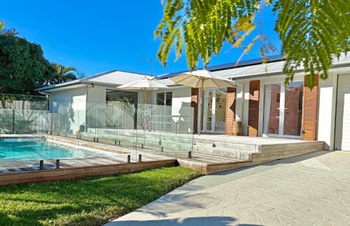 Modern Coastal Escape - Stylish 3 BR Home with Pool
