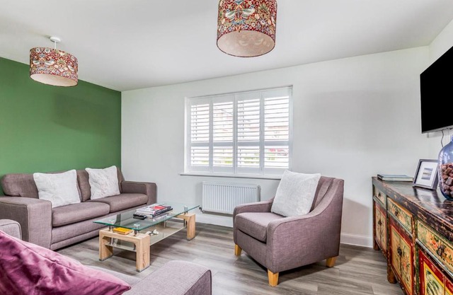 Modern Comfortable Home Pass The Keys