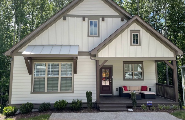 Modern, Comfortable Lake Home with Screened Patio