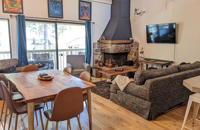 Moderno y acogedor condominio N. Shore Wifi, HDTV cerca de Northstar, lago