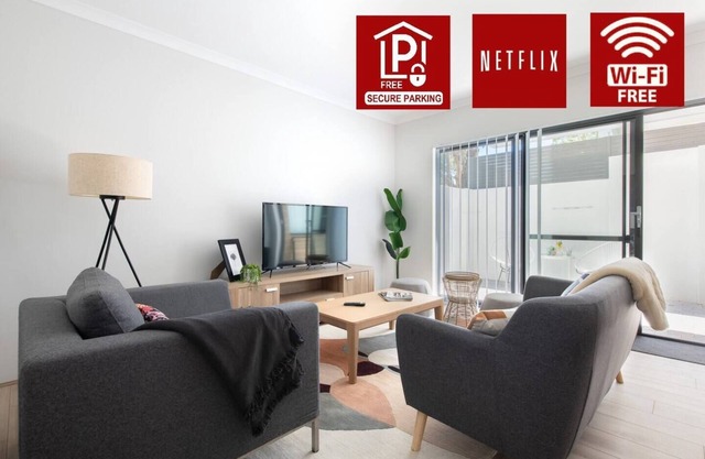 Serenity by Swan River: Central 2BR, close to cafes, Fremantle & Perth CBD