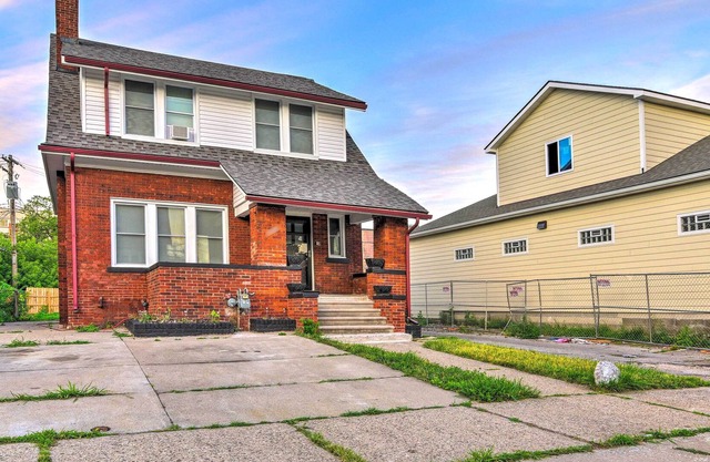 Modern Family-Friendly Getaway: 4 Mi to Dtwn!