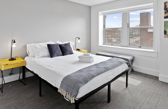 Modern Fully equipped Studio in Historic Midtown