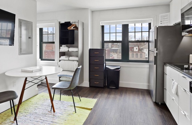 Modern Fully Equipped Studio in Historic Midtown