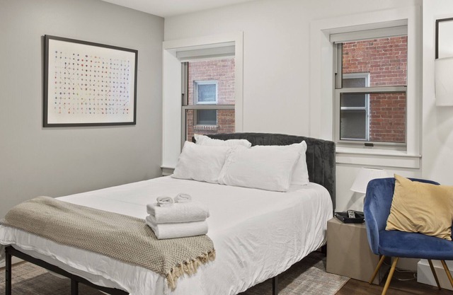 Modern Fully equipped Studio in Historic Midtown