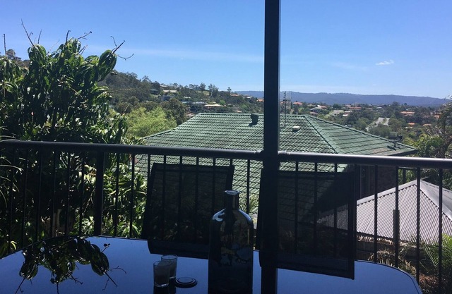 Moderna Gold Coast Suite / Cerca de parques temáticos con vistas a la montaña