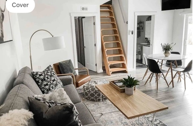 Modern Guest House w/ Private Hot Tub, Loft & Fenced Yard near Jacksonville