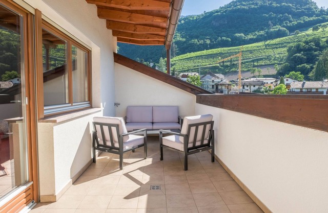 Modern holiday flat "Apartment Nals" with 2 balconies and mountain view; parking spaces available