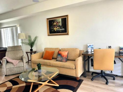 Modern Hollywood Homes close to Everything with Free Parking