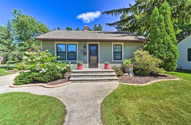 ¡NUEVO! Casa moderna con patio, 1 milla a Dtwn Sturgeon Bay