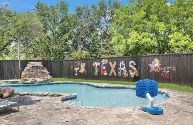 Modern house by ATT,6 flags-DFW-downtown Dallas