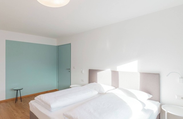 Moderno "Hus Apartment - Nr. 4" con balcón, jardín y Wi-Fi