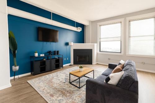 Modern King Loft Playhouse Sq & CSU