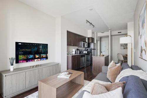Modern Lakeside 1BR Condo in Downtown Toronto