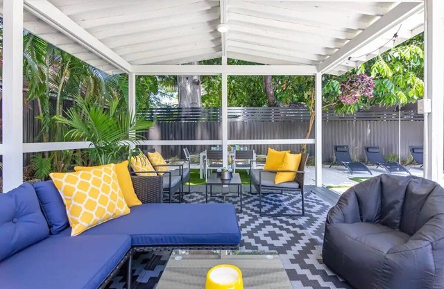 Modern Large Studio with outdoor space