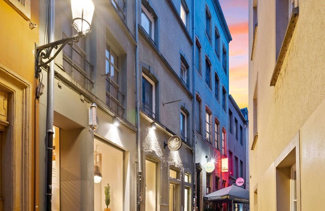 Modern Loft w/ Washer, Smart TV & Near Attractions