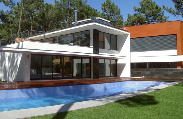 Villa de lujo moderno con una magnífica piscina suntuosa