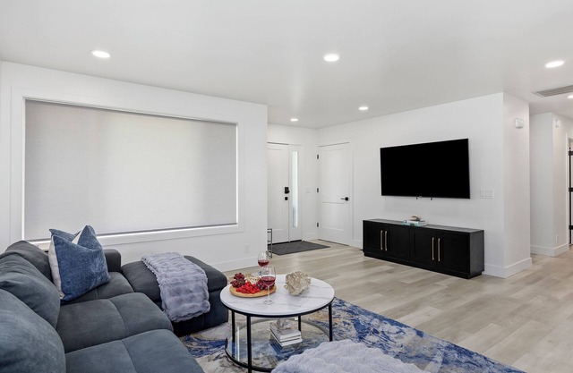 Modern Luxe B 2BR Retreat by Modern Space Properties