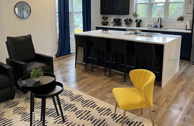 Modern luxe home minutes to downtown Chattanooga with Private hot tub