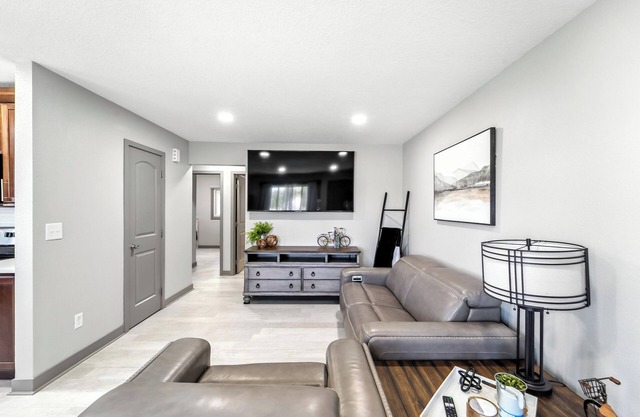 Modern, Luxury Living in Bright, Spacious 2BR / Luxury / Washer / Parking