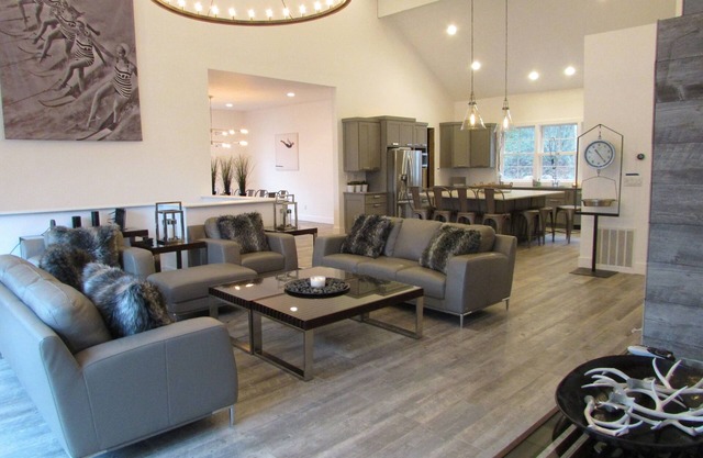 Modern Mountain Lakside Luxury Getaway en Lake Glenville, NC