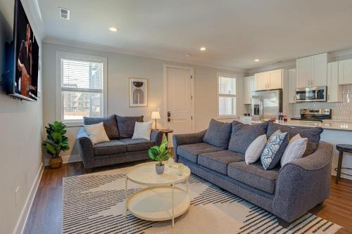 Modern Melrose-2 Bedroom Condo-5 mins to Broadway