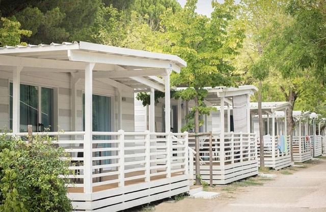Chalet independiente moderno con terraza cerca de la playa