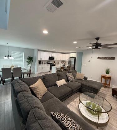 Modern new townhouse near Stone Mountain Sleeps 10